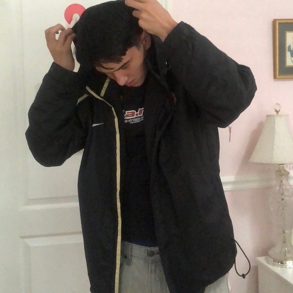 MANCHESTER UNITED NIKE WINDBREAKER - Picture 3 of 4